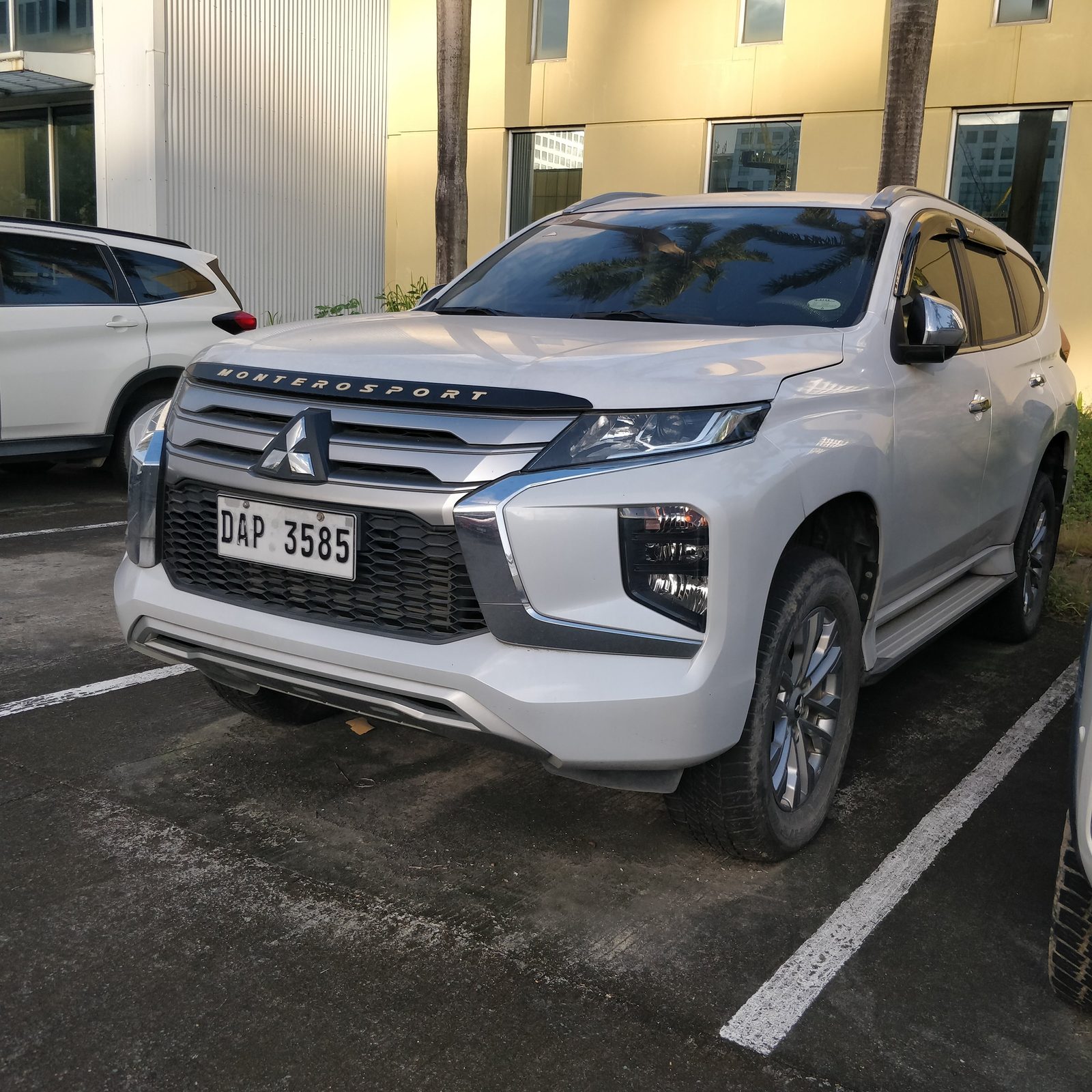 2022 Mitsubishi Montero Sport GLX 4x2 2.4D, MT, DSL 38T photo 4