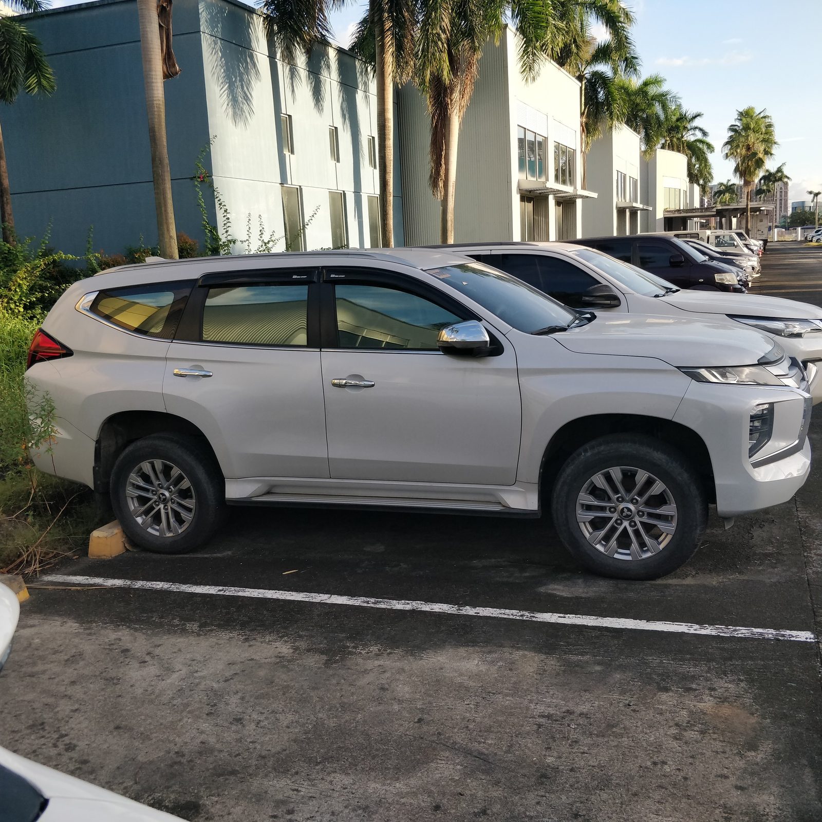 2022 Mitsubishi Montero Sport GLX 4x2 2.4D, MT, DSL 38T photo 5