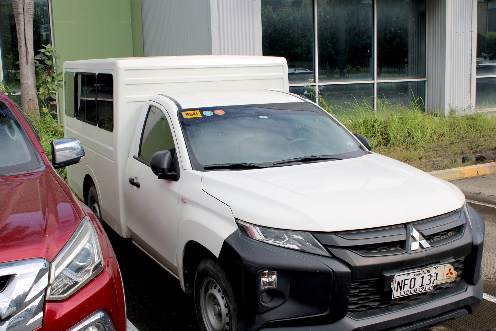 2022 Mitsubishi Strada C/C w/ FB Body Dual A/C, M/T, DSL	65T photo 2