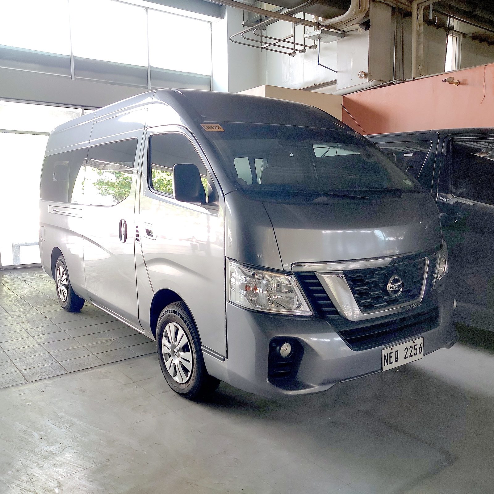 2022 Nissan Urvan NV350 Premium 2.5L, M/T, DSL 76Tkms photo 2