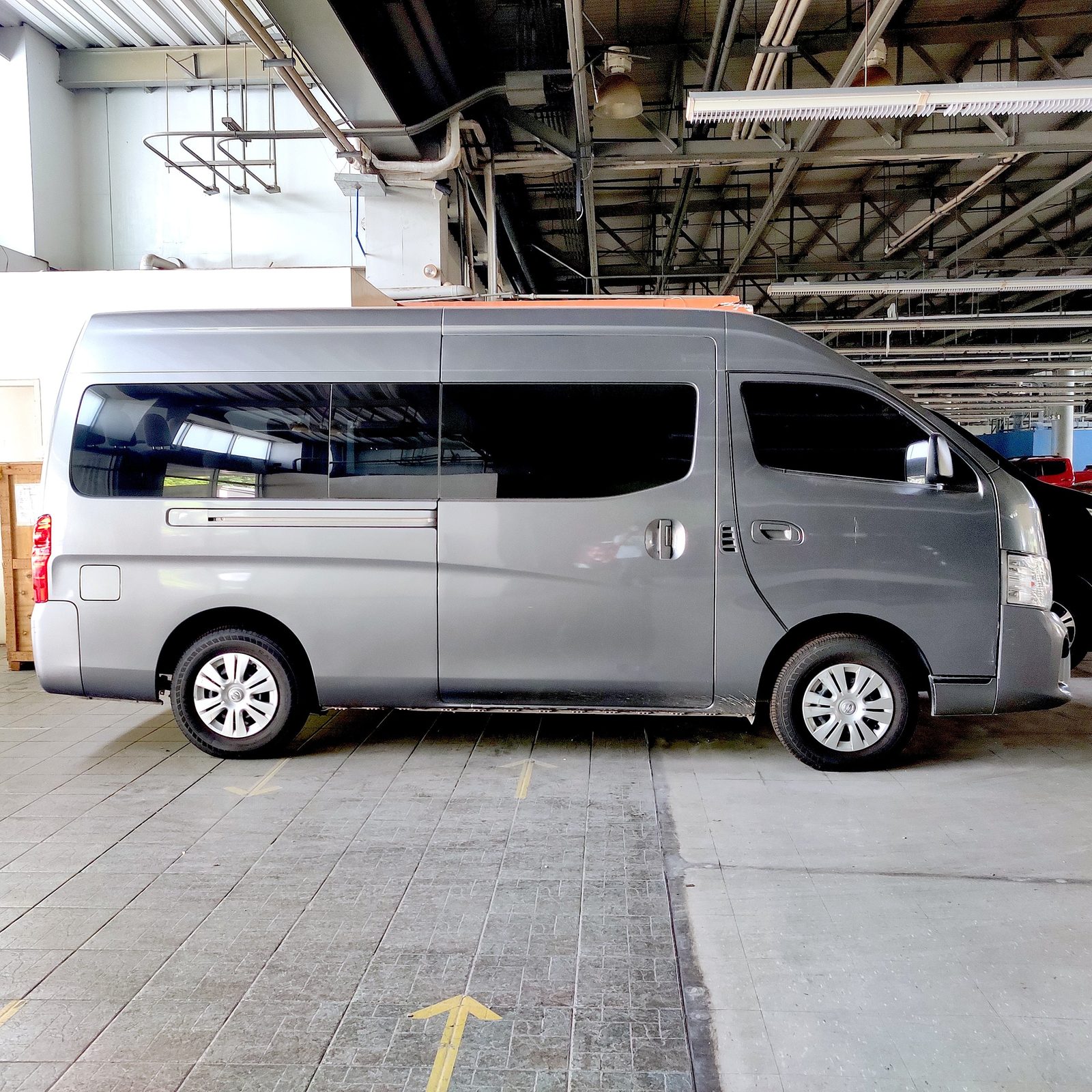 2022 Nissan Urvan NV350 Premium 2.5L, M/T, DSL 76Tkms photo 3