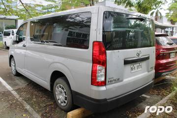 2022 Toyota Hiace Commuter Deluxe 2.8L, MT, DSL 36T photo 5