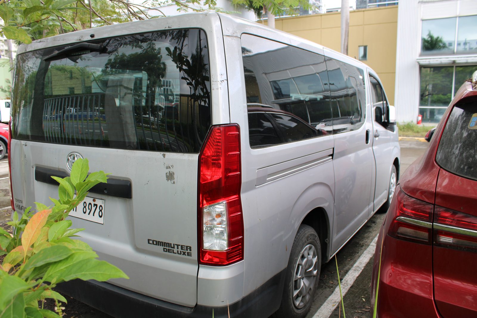 2022 Toyota Hiace Commuter Deluxe 2.8L, MT, DSL 36T photo 6
