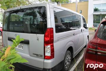 2022 Toyota Hiace Commuter Deluxe 2.8L, MT, DSL 36T photo 6