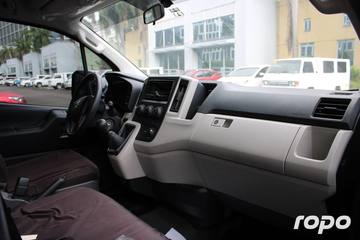 2022 Toyota Hiace Commuter Deluxe 2.8L, MT, DSL 36T photo 7