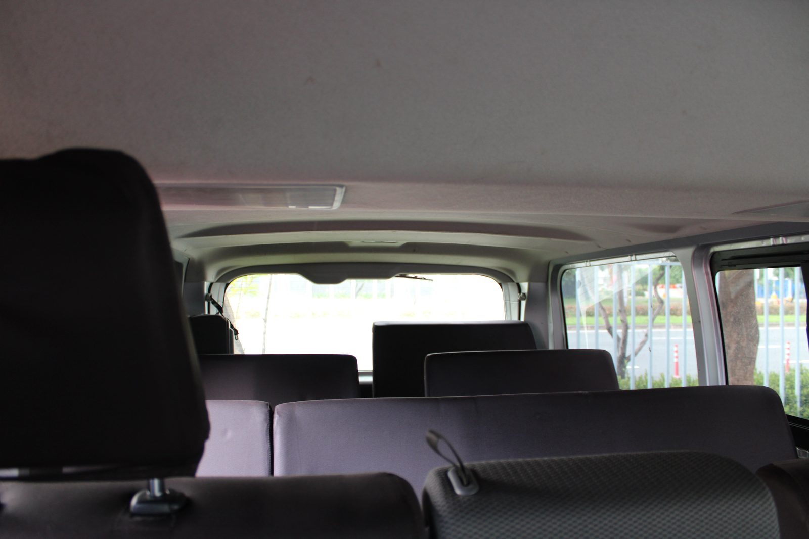 2022 Toyota Hiace Commuter Deluxe 2.8L, MT, DSL 36T photo 8