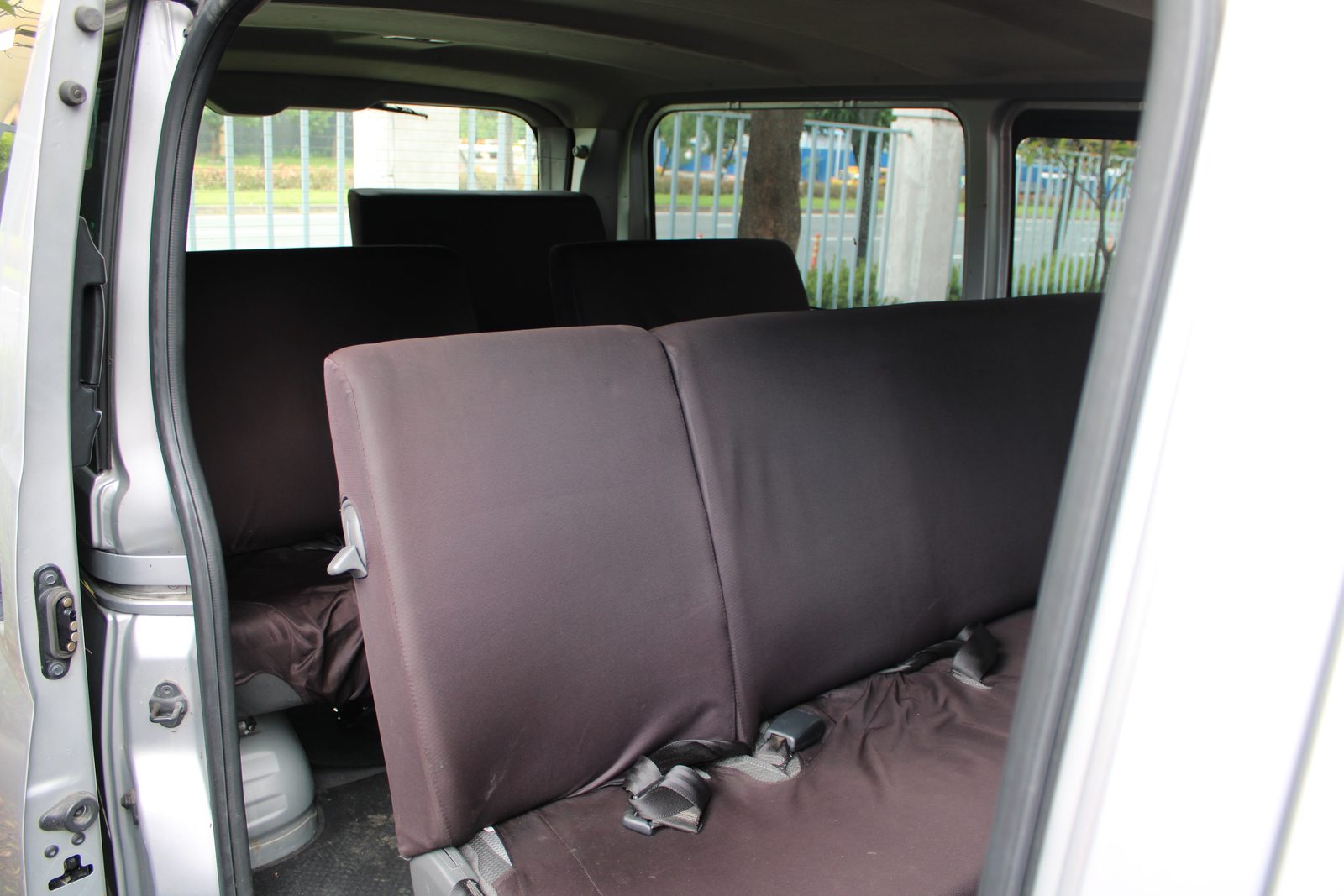 2022 Toyota Hiace Commuter Deluxe 2.8L, MT, DSL 36T photo 10