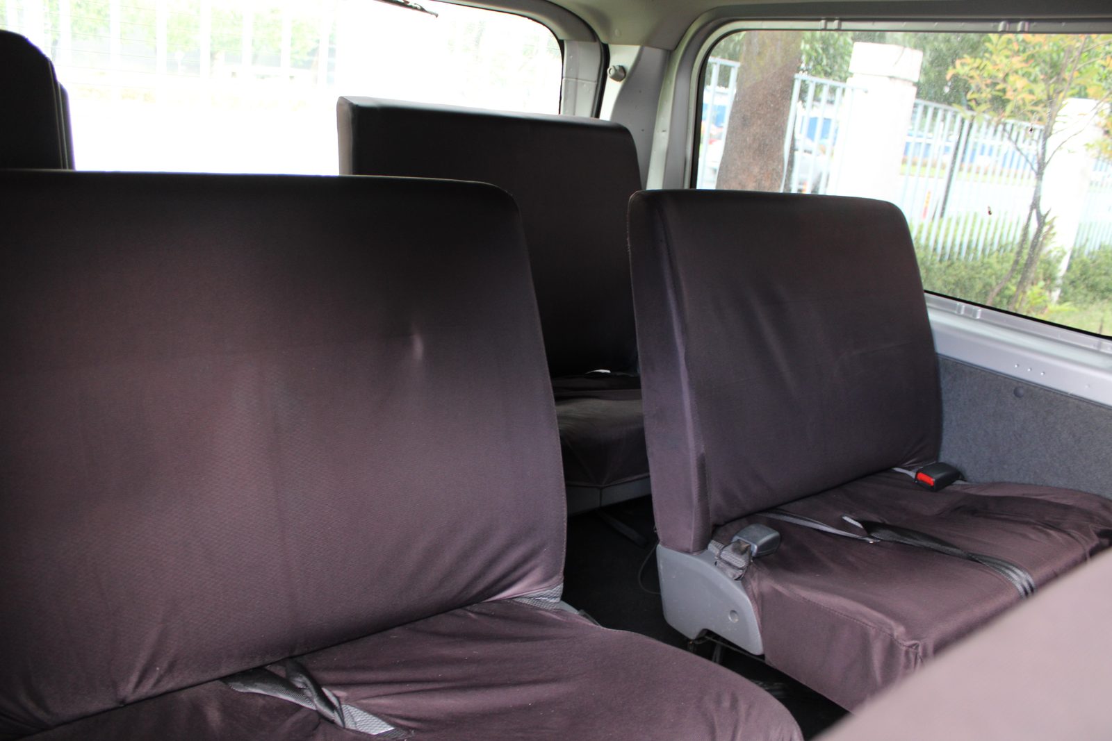 2022 Toyota Hiace Commuter Deluxe 2.8L, MT, DSL 36T photo 11