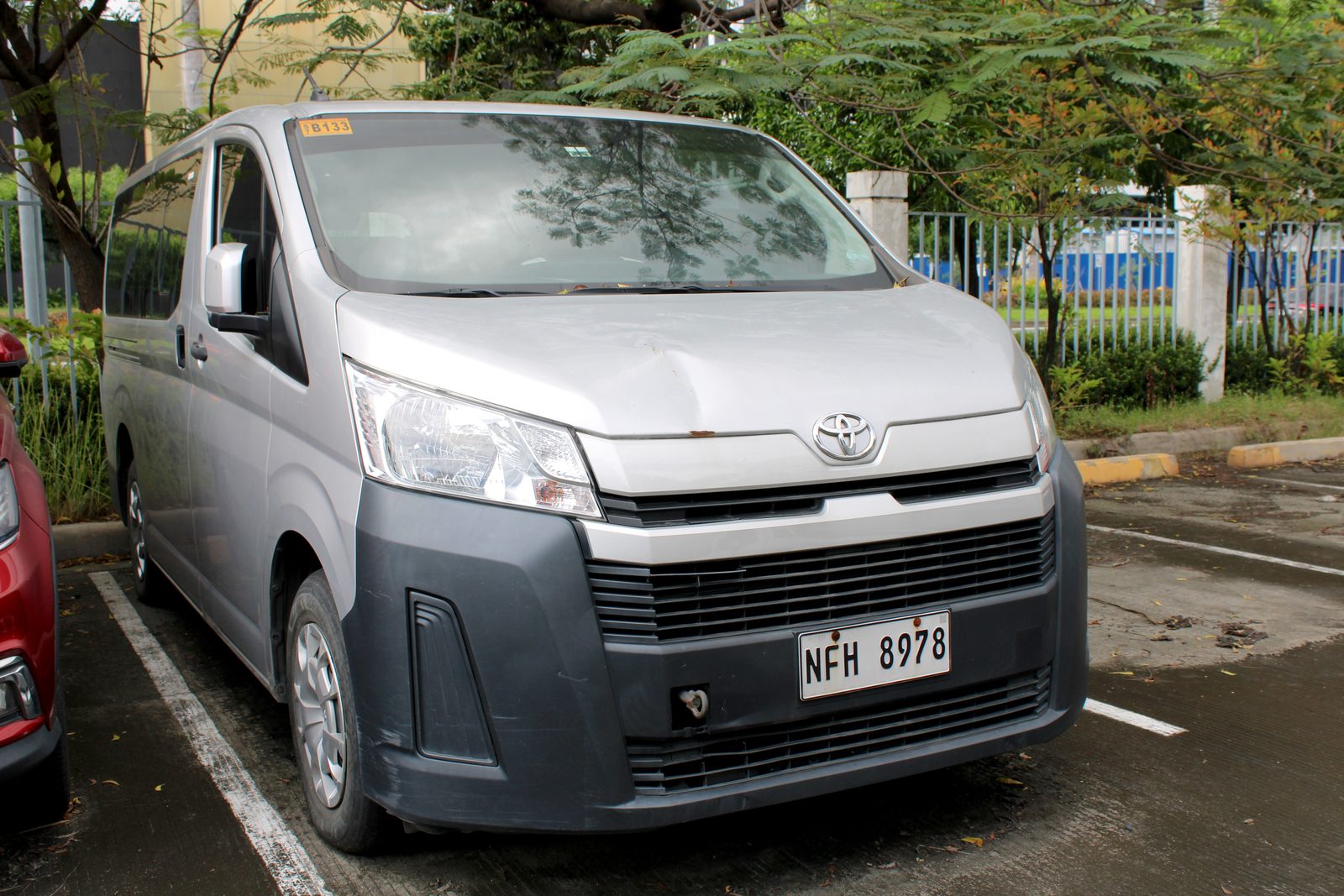 2022 Toyota Hiace Commuter Deluxe 2.8L, MT, DSL 36T photo 12