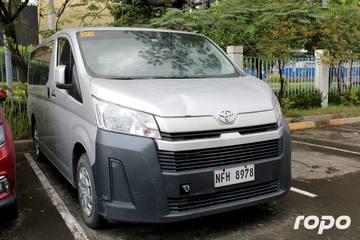 2022 Toyota Hiace Commuter Deluxe 2.8L, MT, DSL 36T photo 12