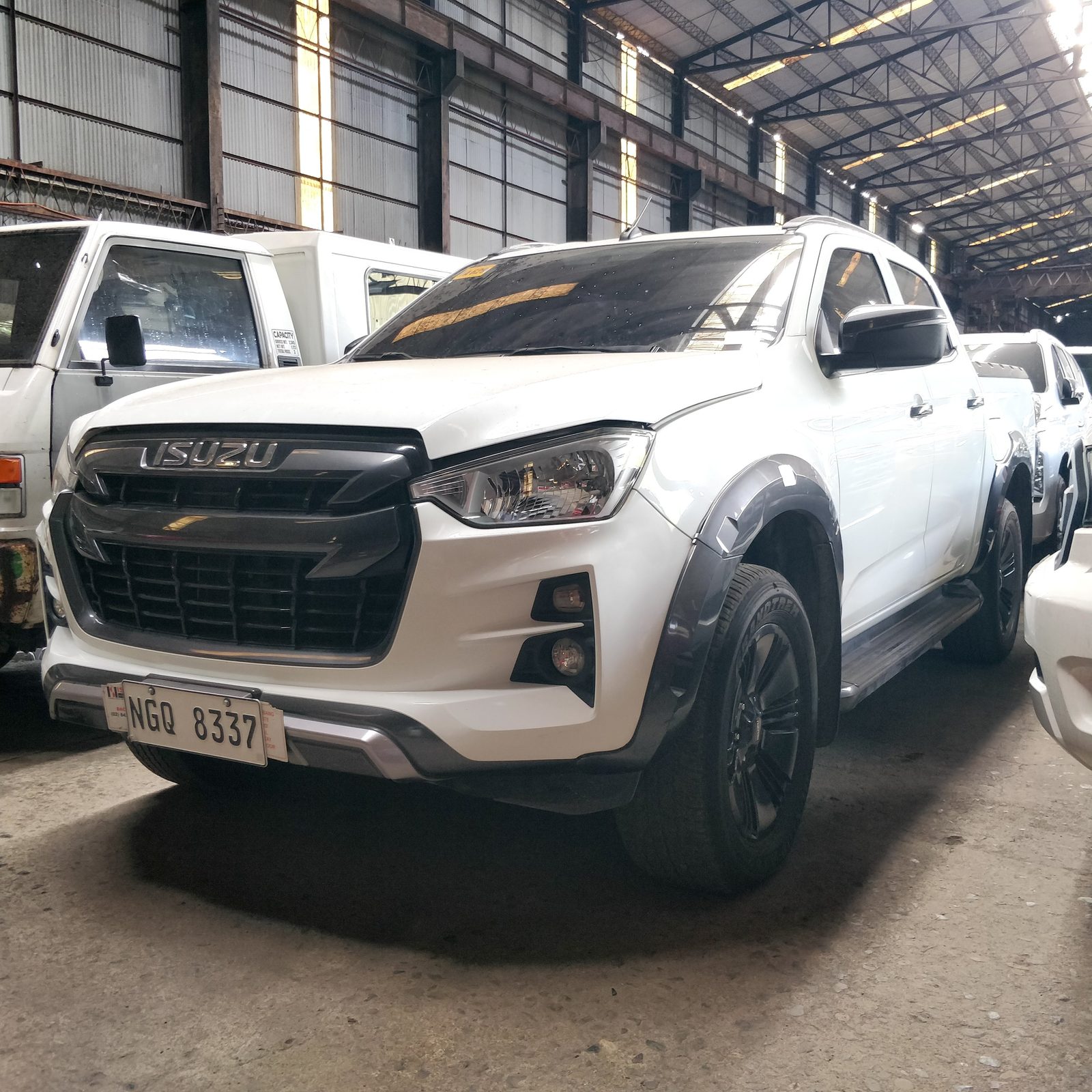 2023 Isuzu D-Max 3.0 4x2 LS-A, AT, DSL 22T photo 4