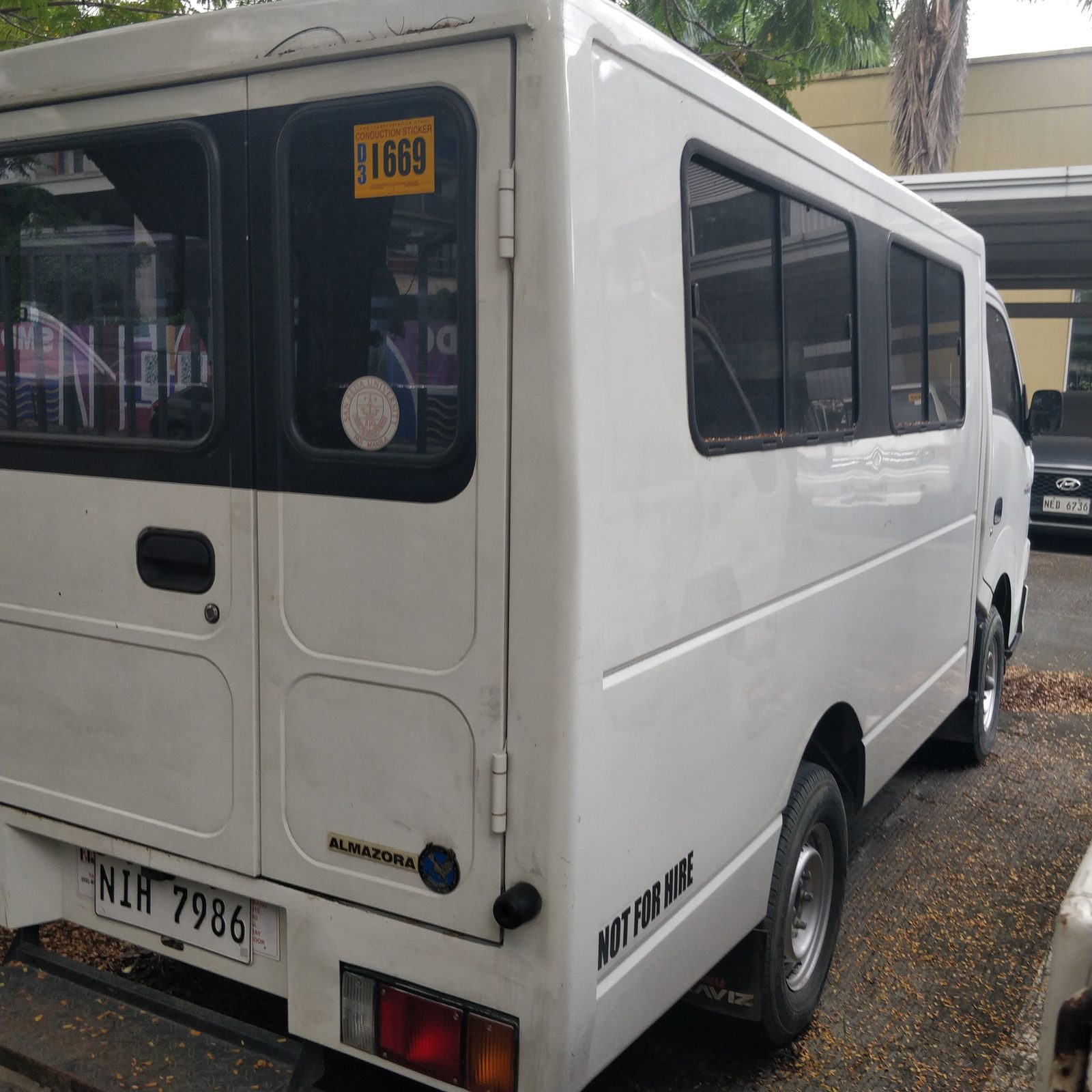 2023 Isuzu Traviz L Utility Van Dual AC, MT, DSL 18T photo 3