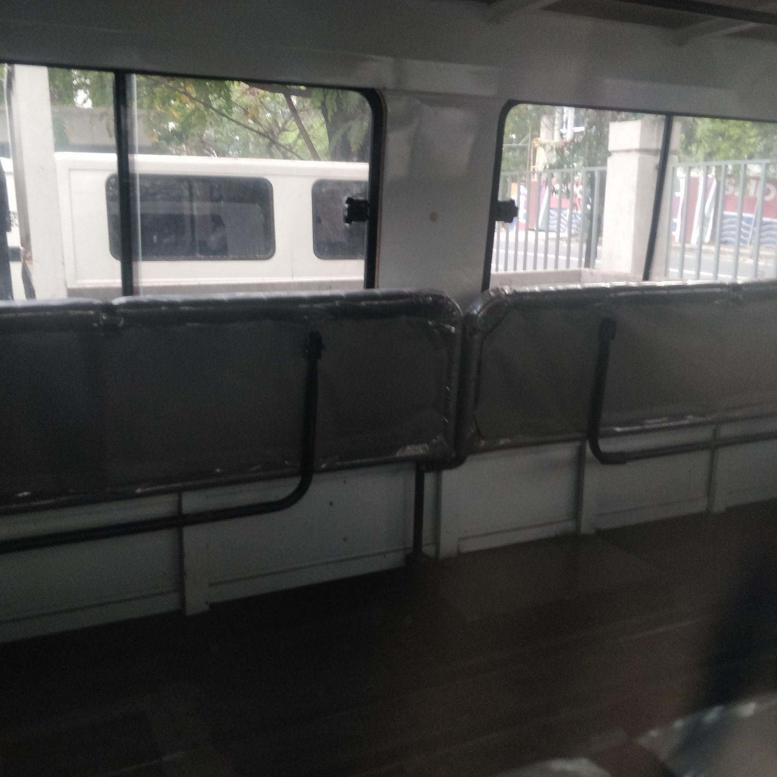 2023 Isuzu Traviz L Utility Van Dual AC, MT, DSL 18T photo 5