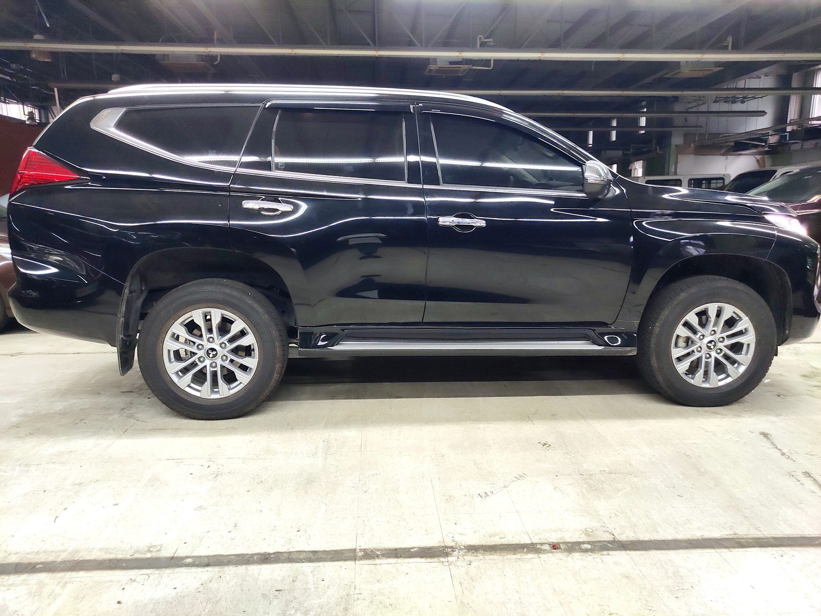 2023 Mitsubishi Montero Sport GLS 4x2 photo 3