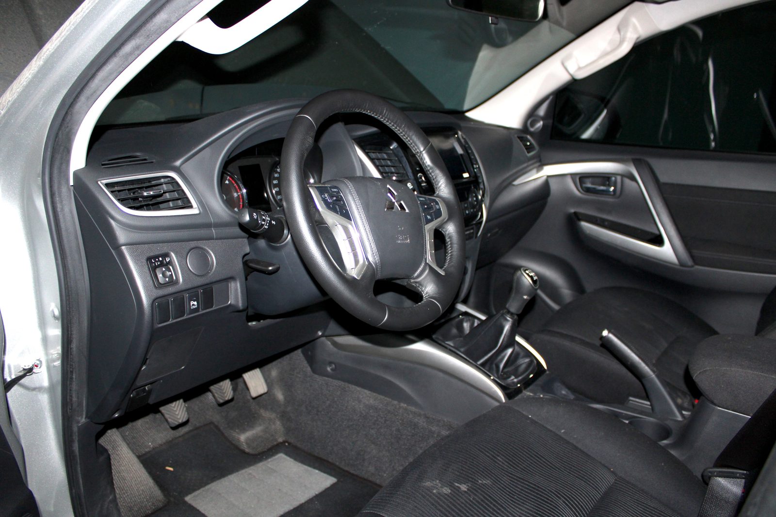 2023 Mitsubishi Montero Sport GLX 4x2 2.4D, MT, DSL 13T photo 7