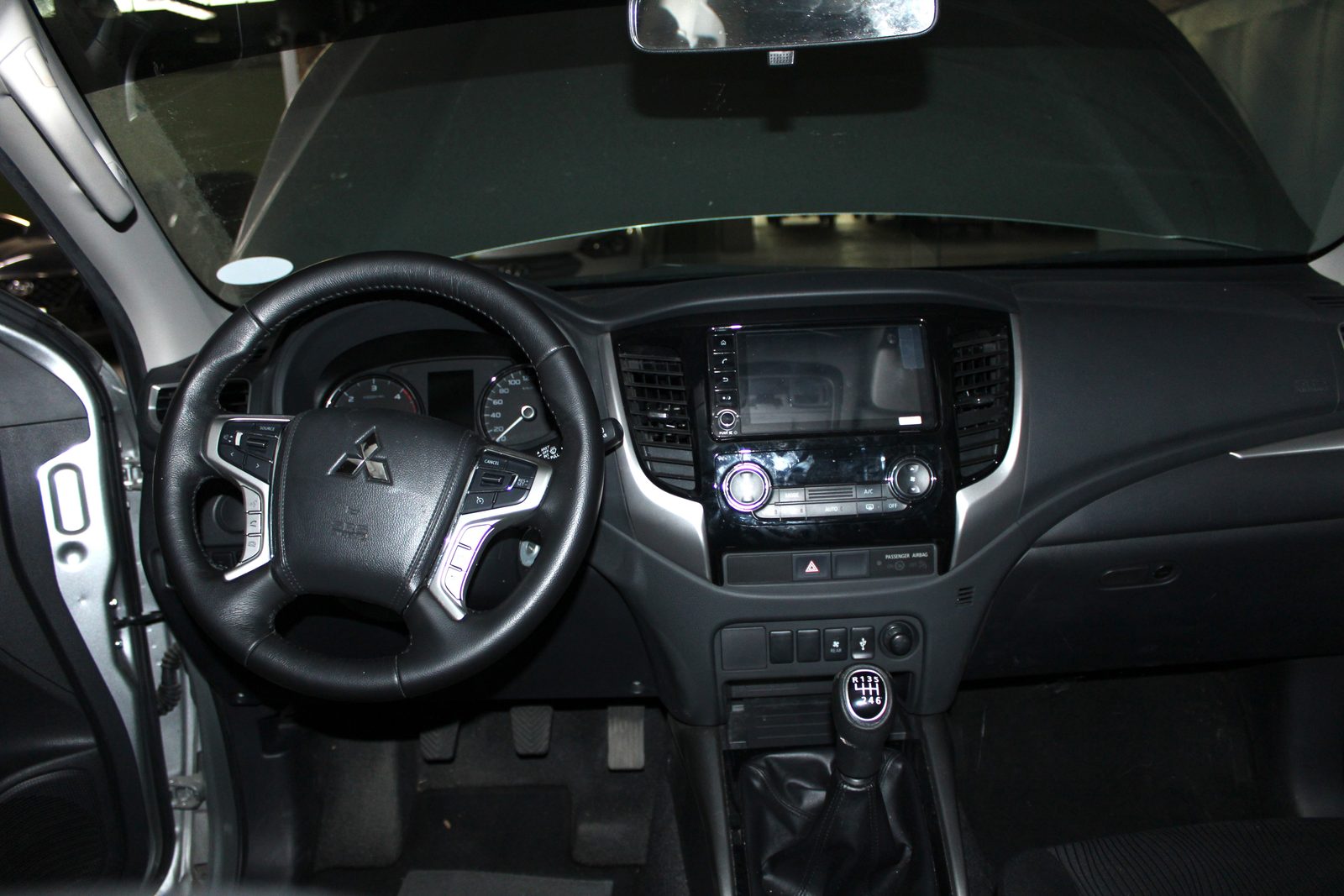 2023 Mitsubishi Montero Sport GLX 4x2 2.4D, MT, DSL 13T photo 8