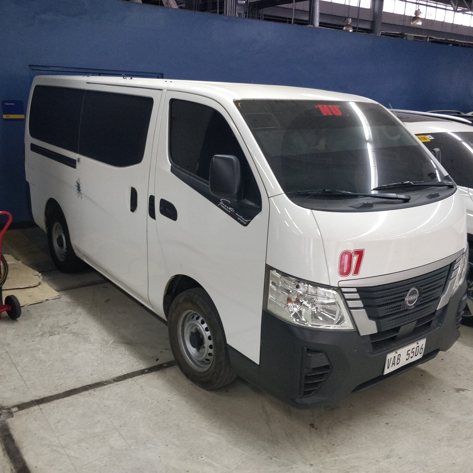 2023 Nissan Urvan NV350 15-Str, MT, DSL 96T photo 2