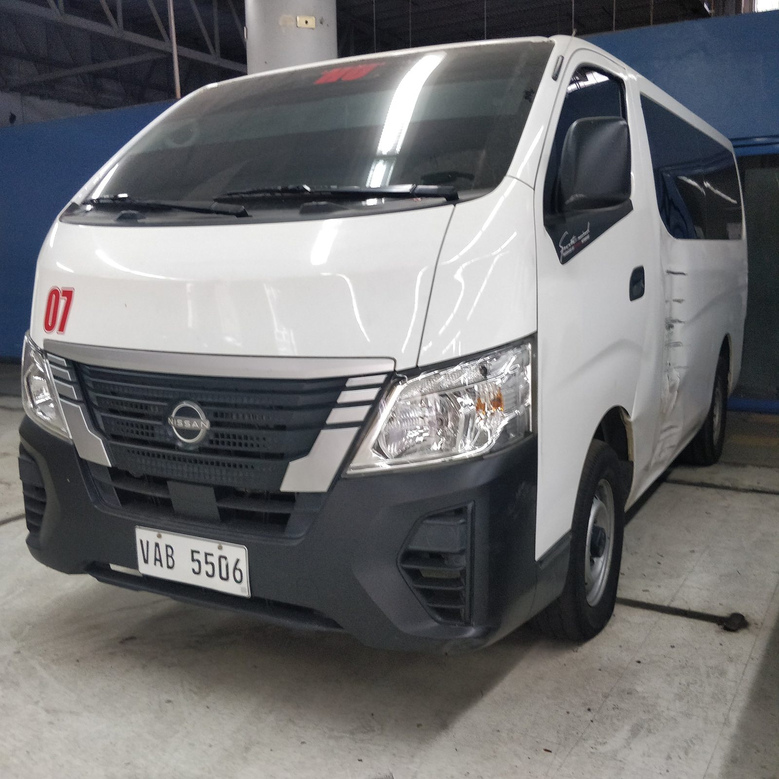 2023 Nissan Urvan NV350 15-Str, MT, DSL 96T photo 3