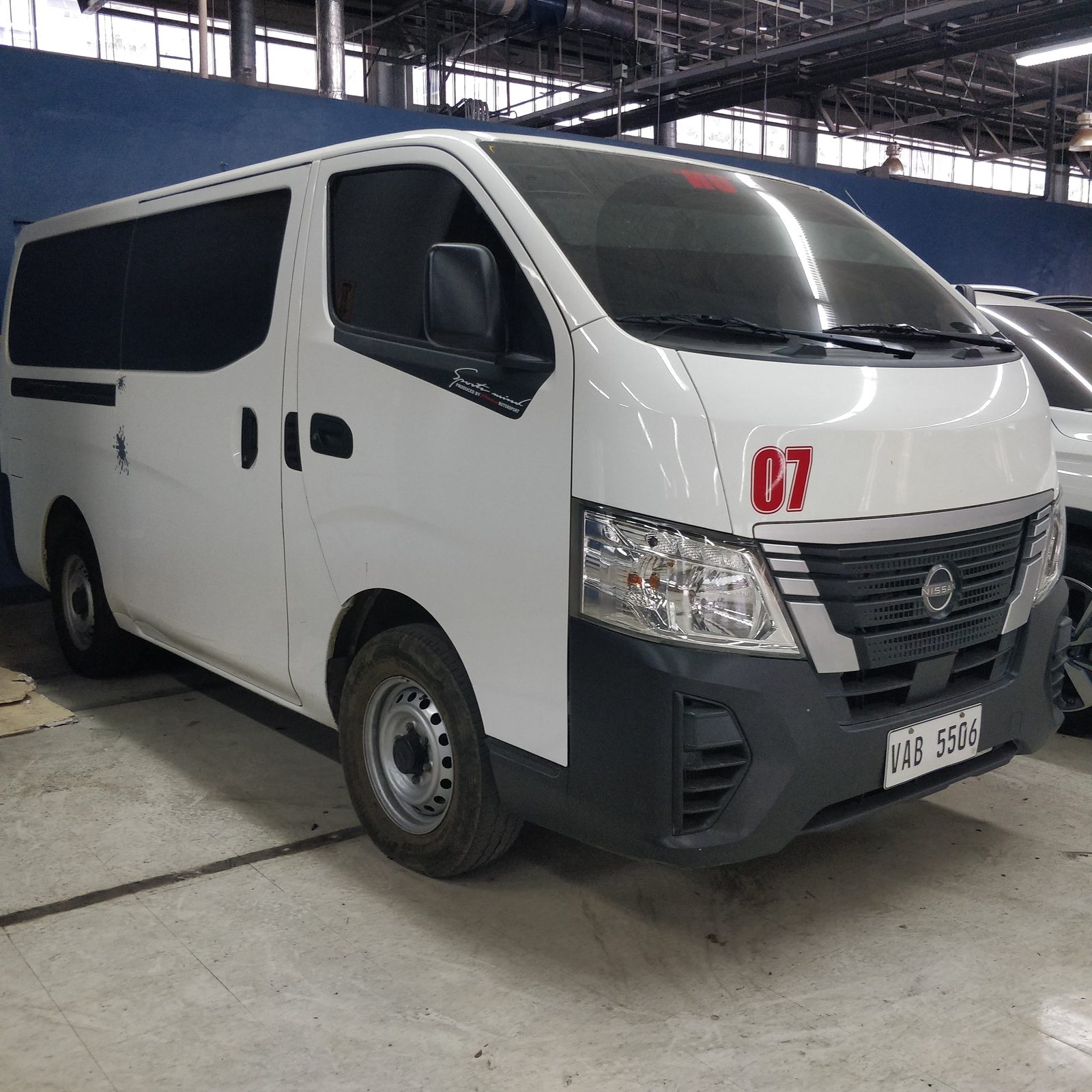2023 Nissan Urvan NV350 15-Str, MT, DSL 96T photo 4