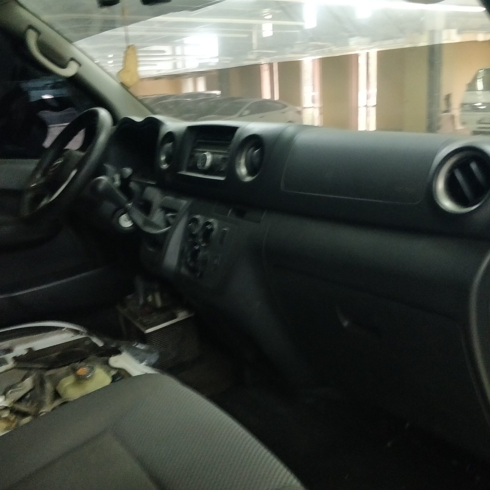 2023 Nissan Urvan NV350 15-Str, MT, DSL 96T photo 6