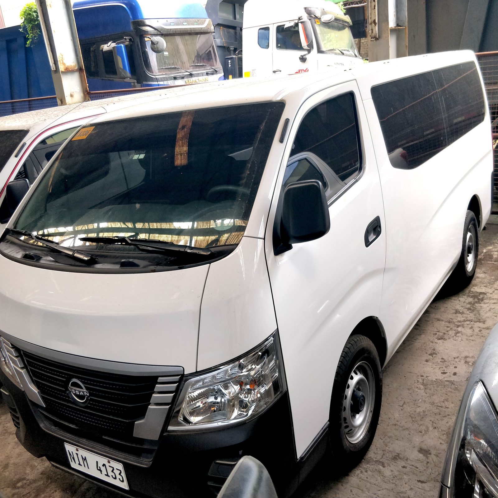 2023 Nissan Urvan NV350 Standard 18-Str, MT, DSL 43T photo 3