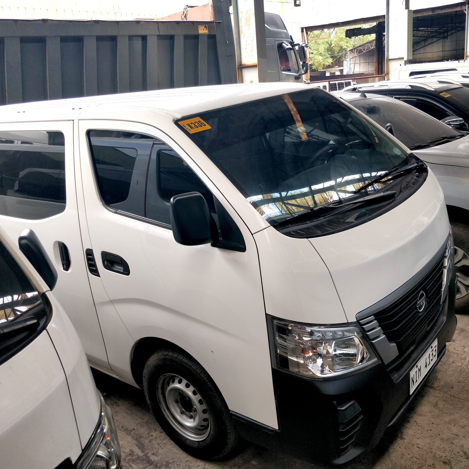 2023 Nissan Urvan NV350 Standard 18-Str, MT, DSL 43T photo 4