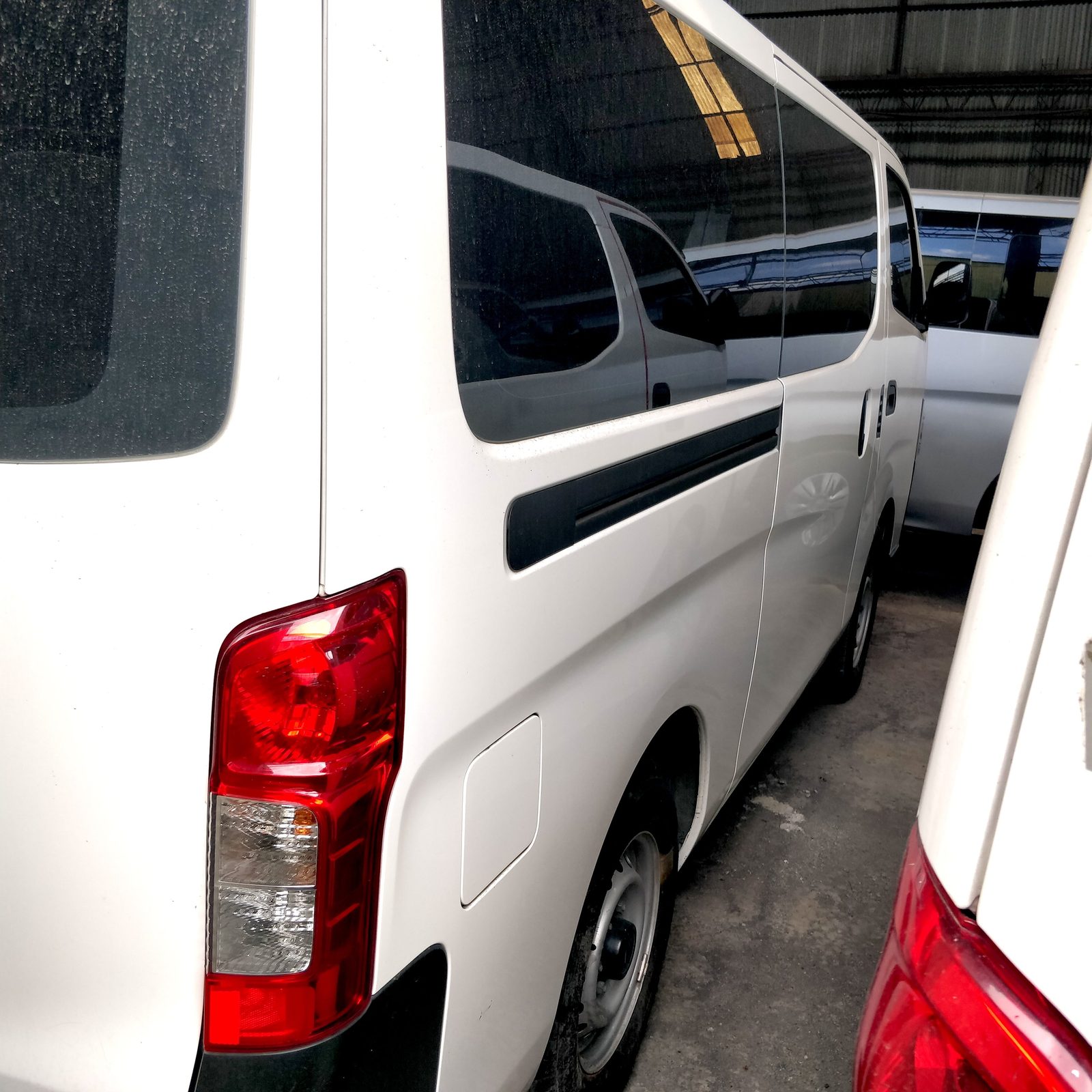 2023 Nissan Urvan NV350 Standard 18-Str, MT, DSL 43T photo 5