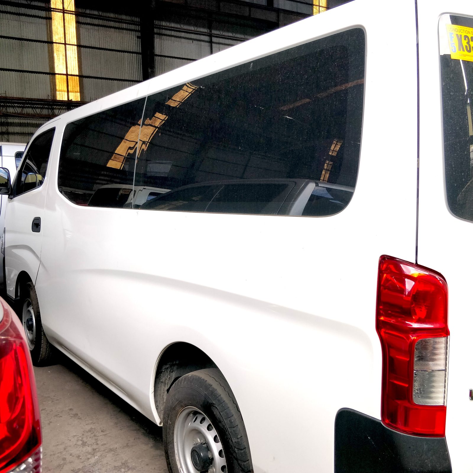 2023 Nissan Urvan NV350 Standard 18-Str, MT, DSL 43T photo 7