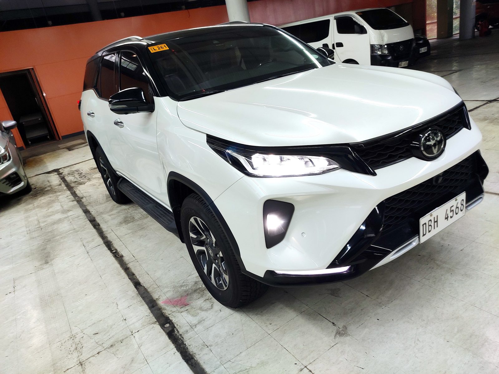 2023 Toyota Fortuner LTD 4x2 photo 2