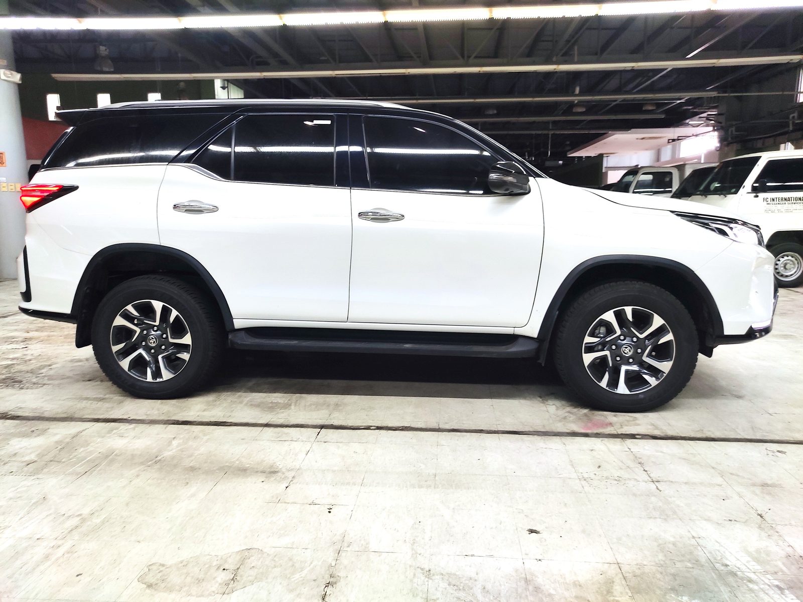 2023 Toyota Fortuner LTD 4x2 photo 3