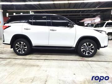 2023 Toyota Fortuner LTD 4x2 photo 3