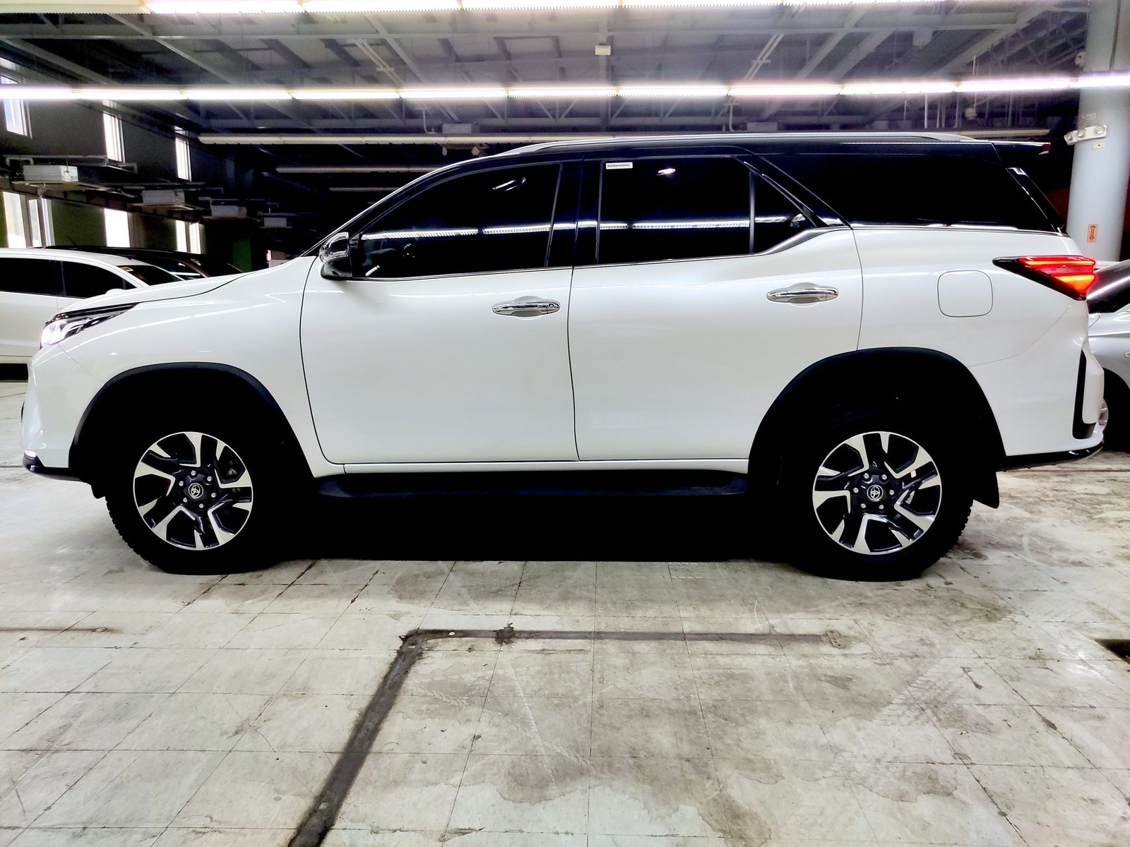 2023 Toyota Fortuner LTD 4x2 photo 4