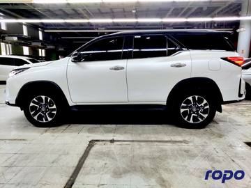 2023 Toyota Fortuner LTD 4x2 photo 4