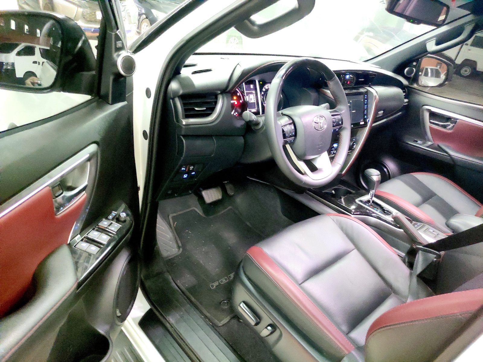 2023 Toyota Fortuner LTD 4x2 photo 11