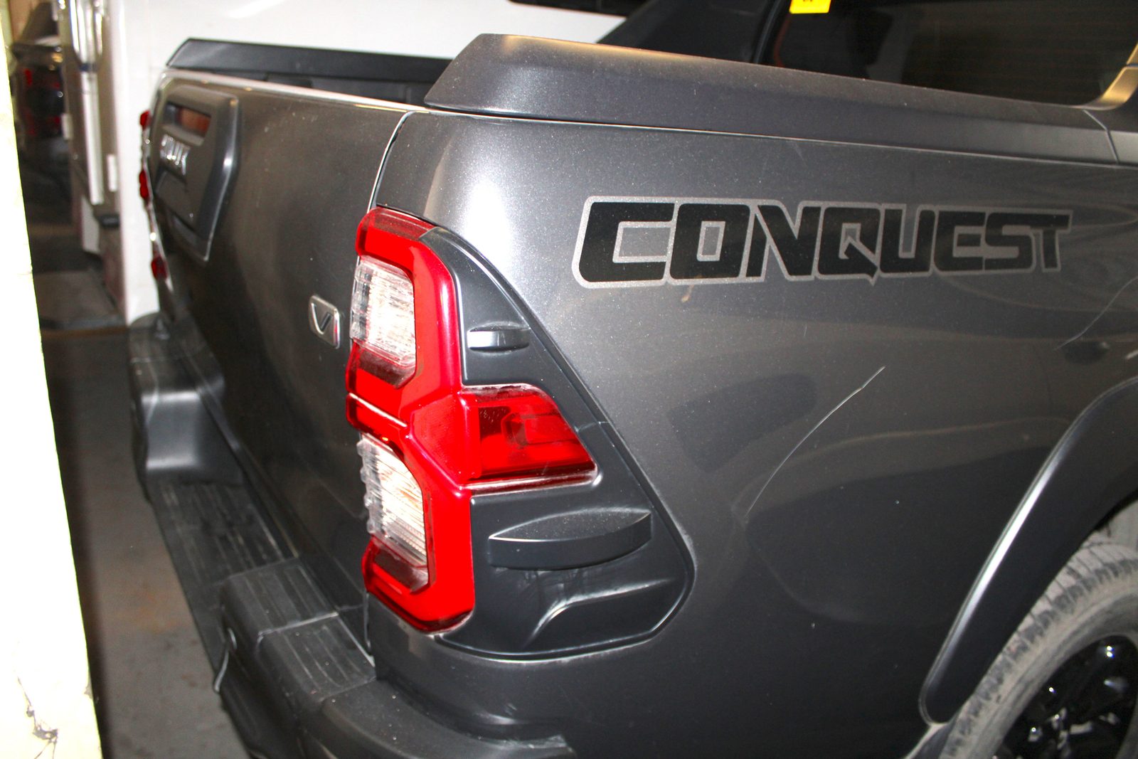 2023 TOYOTA - HI-LUX 4X2, A/T DIESEL, 19T photo 8