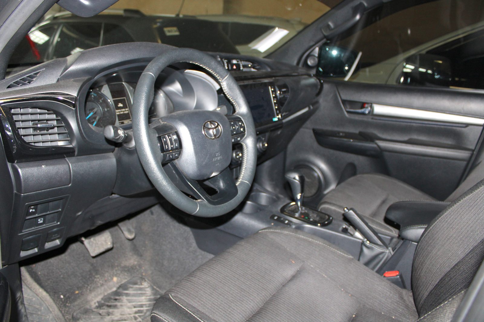 2023 TOYOTA - HI-LUX 4X2, A/T DIESEL, 19T photo 14