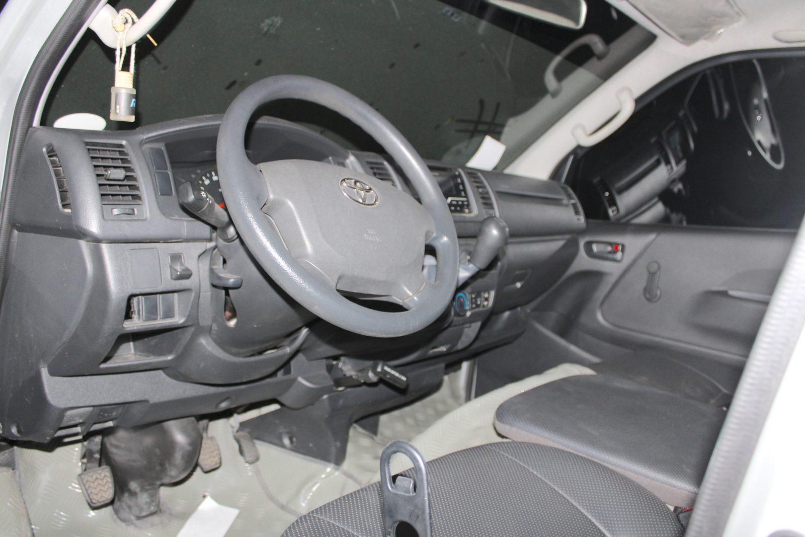 2023 TOYOTA-HIACE COMMUTER 3.0MT MPV, M/T DIESEL, 32T photo 11