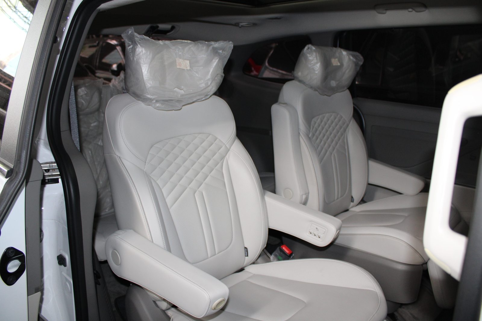 2024 Hyundai Custin 1.5T Premium, AT, Gas 1T photo 9