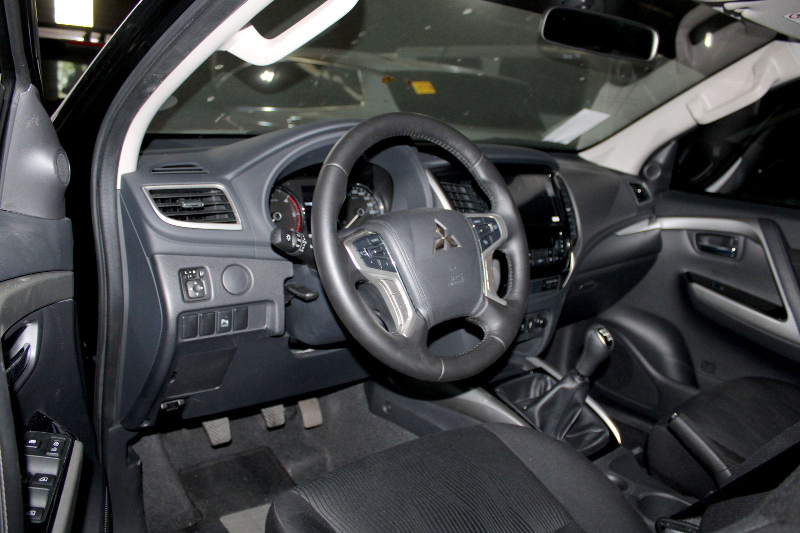 2024 MITSUBISHI - MONTERO SPORT, M/T DSL, 2T photo 10
