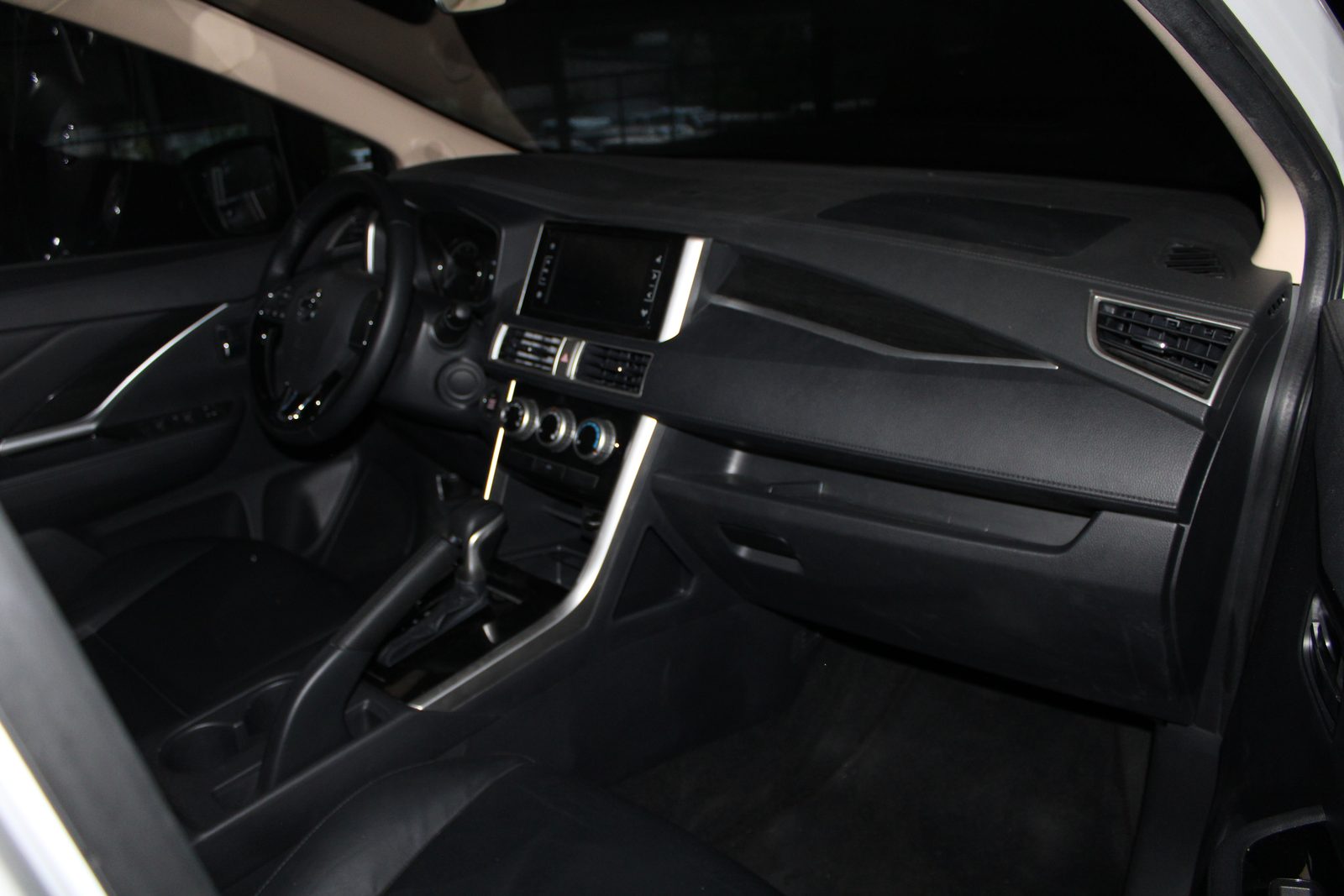 2024 Nissan Livina 1.5 VL, AT, GAS	7T photo 9