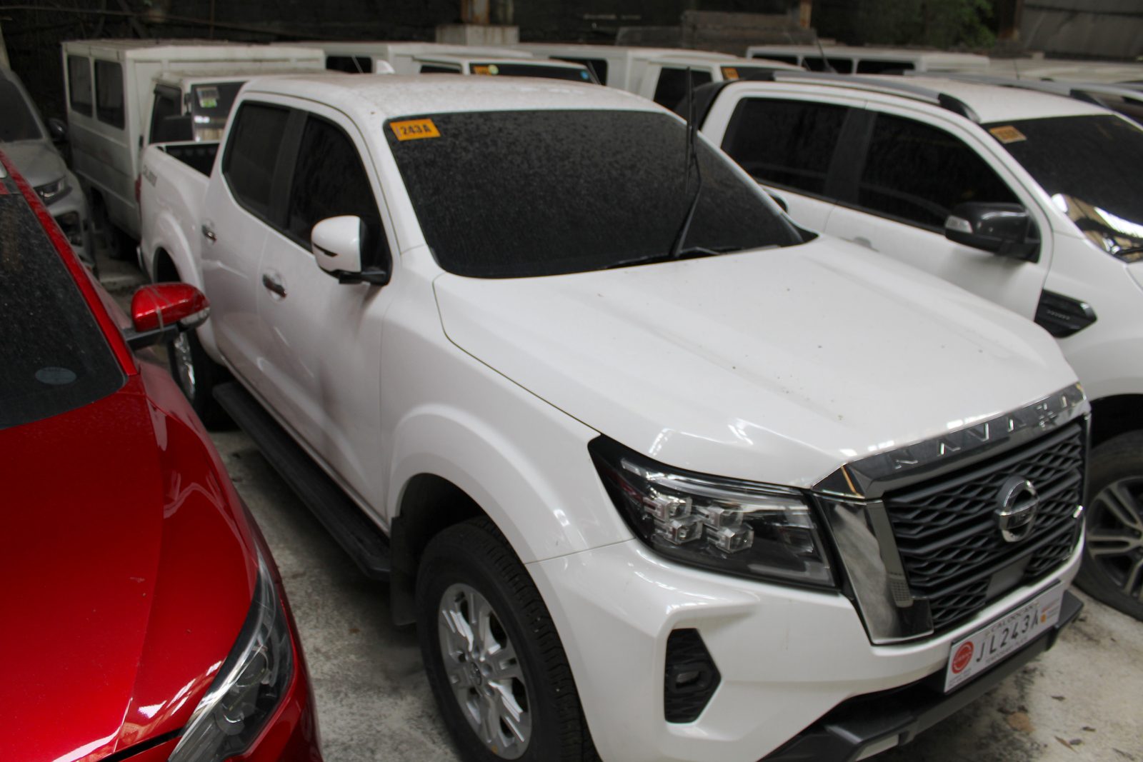 2024 Nissan Navara VE 2.5L 4x2, M/T, DSL - Unencumbered CR 1T photo 2
