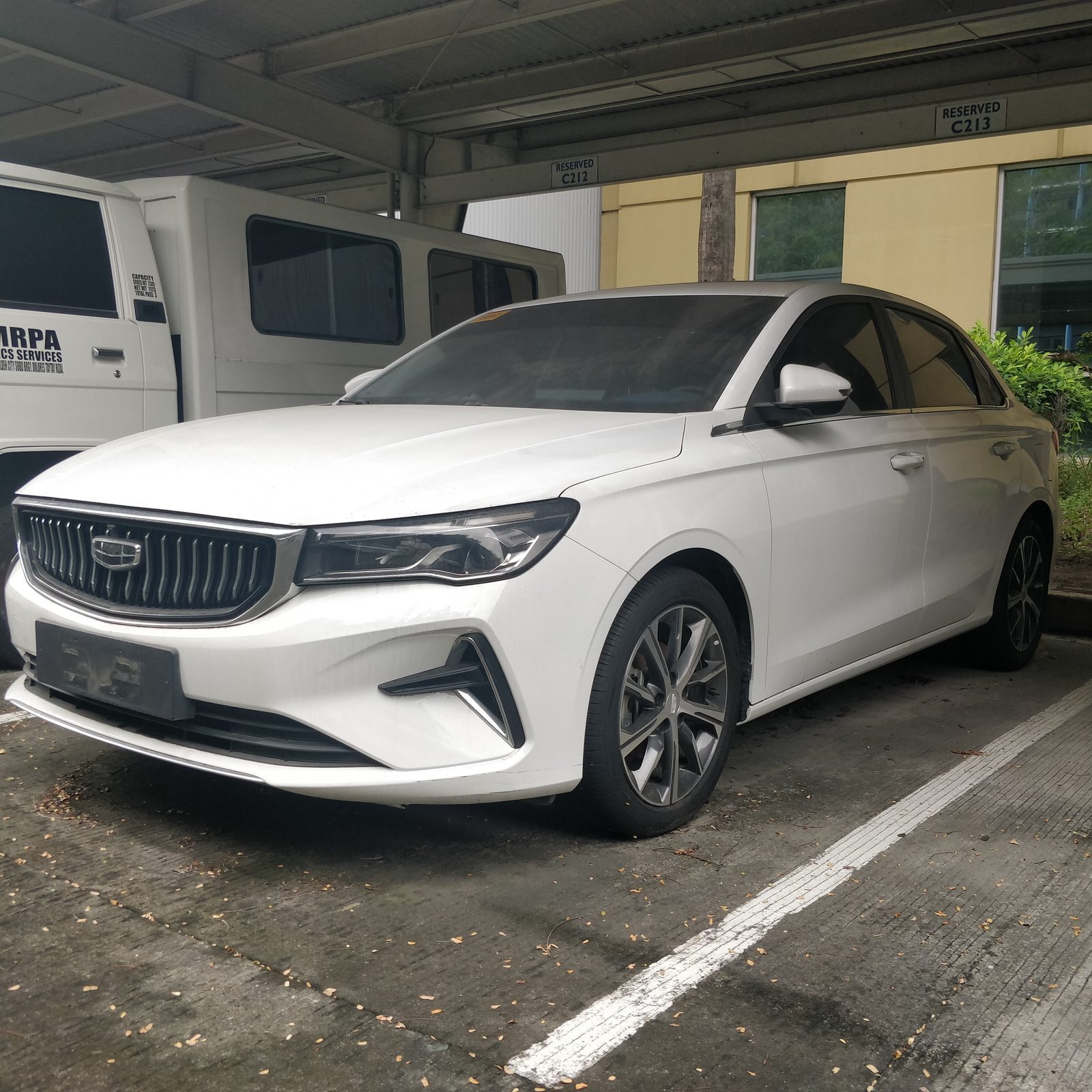 2024 Geely Emgrand Premium, AT, GAS 5T photo 3