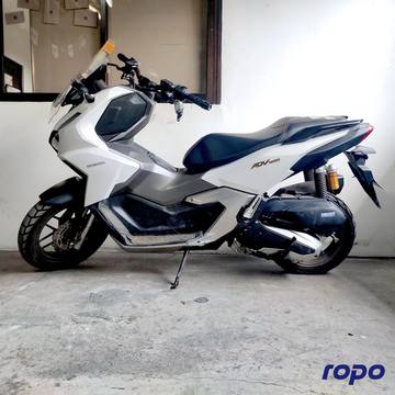 Honda ADV 160 photo 1