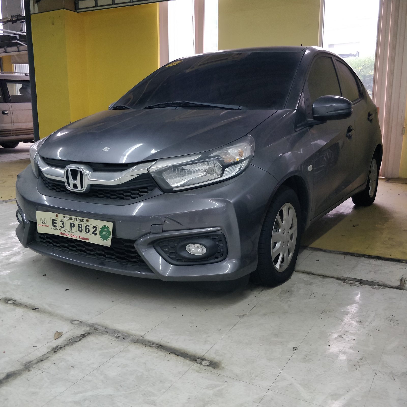 Honda Brio photo 3