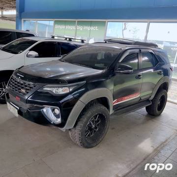 Toyota Fortuner photo 1