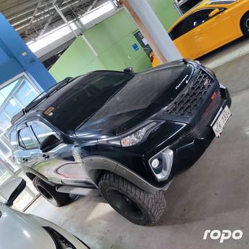 Toyota Fortuner photo 2