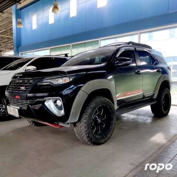 Toyota Fortuner photo 3