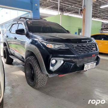 Toyota Fortuner photo 4