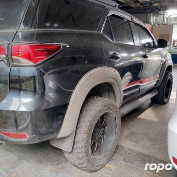Toyota Fortuner photo 5