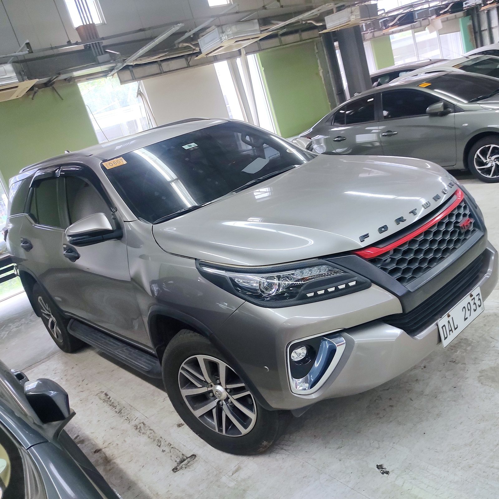 Toyota Fortuner photo 2